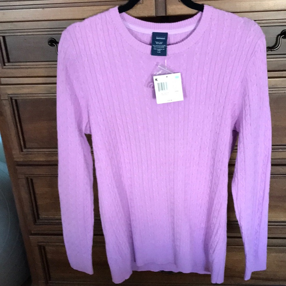 Very pretty lavender color lightweight sweater NWT
